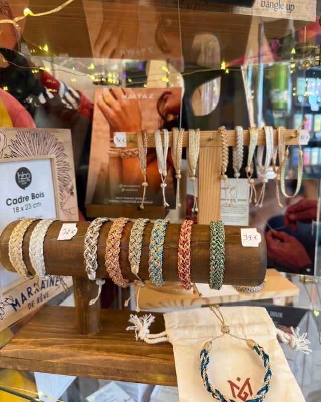 Les bracelets Maaÿaz, en fils d'or.